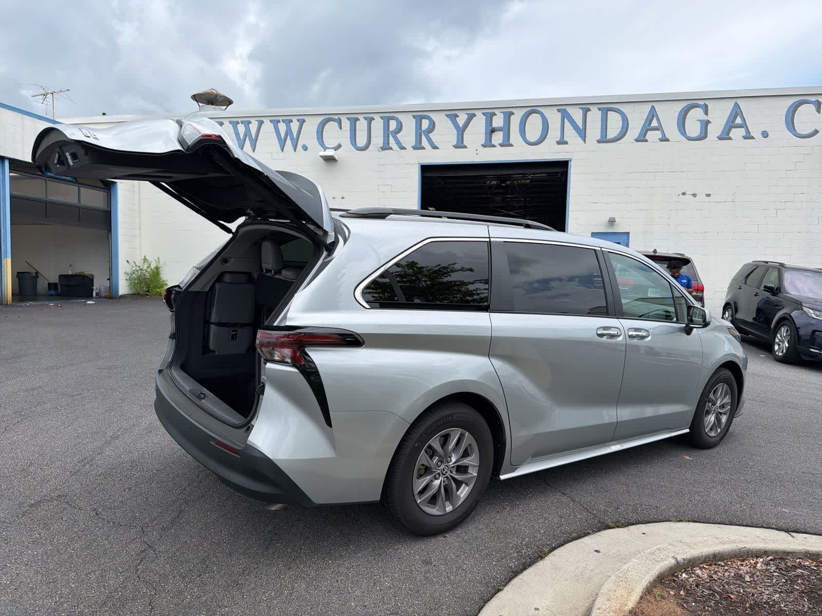 Thumbnail: 2023 Toyota Sienna - 12