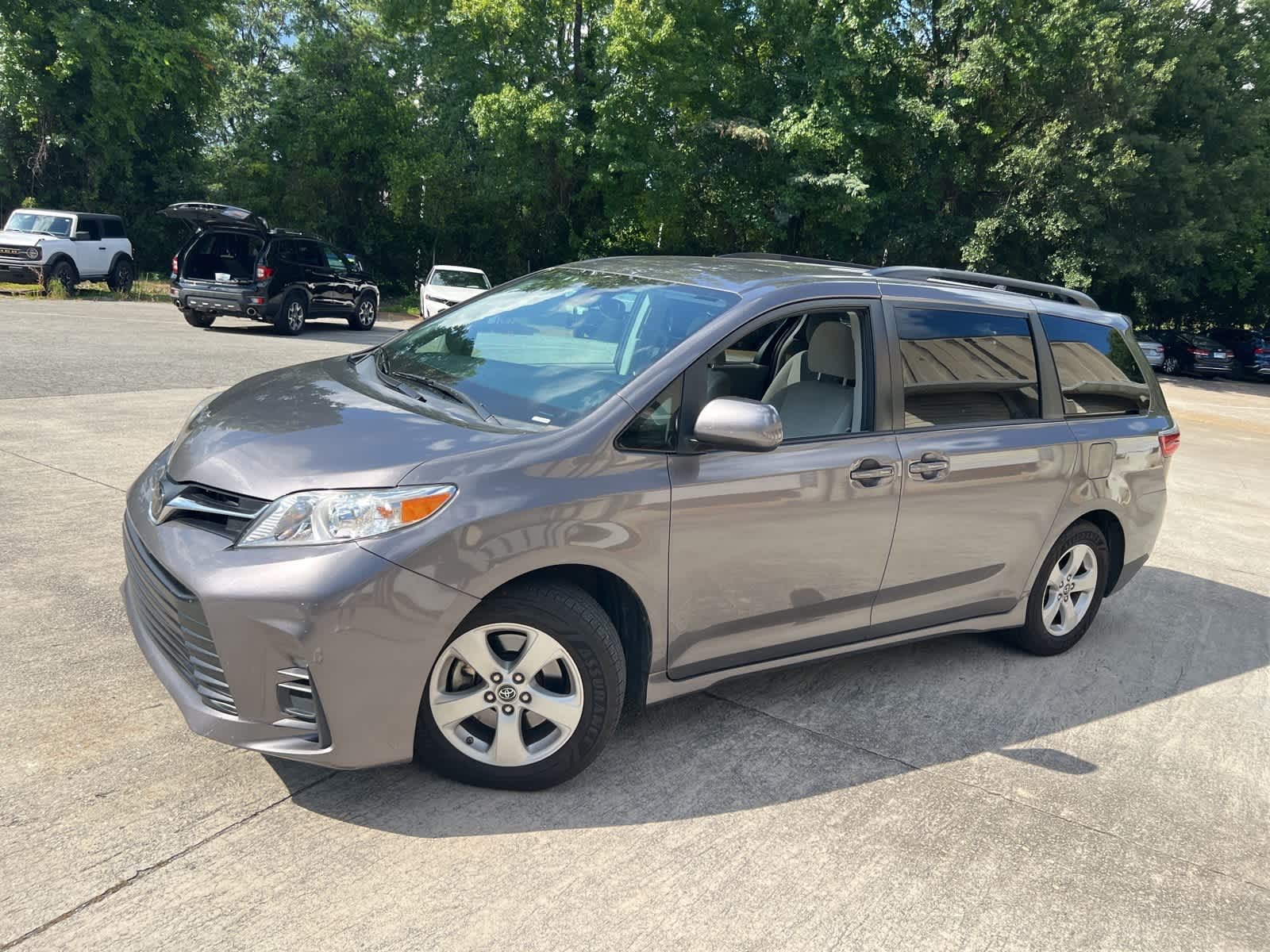 Thumbnail: 2020 Toyota Sienna - 3
