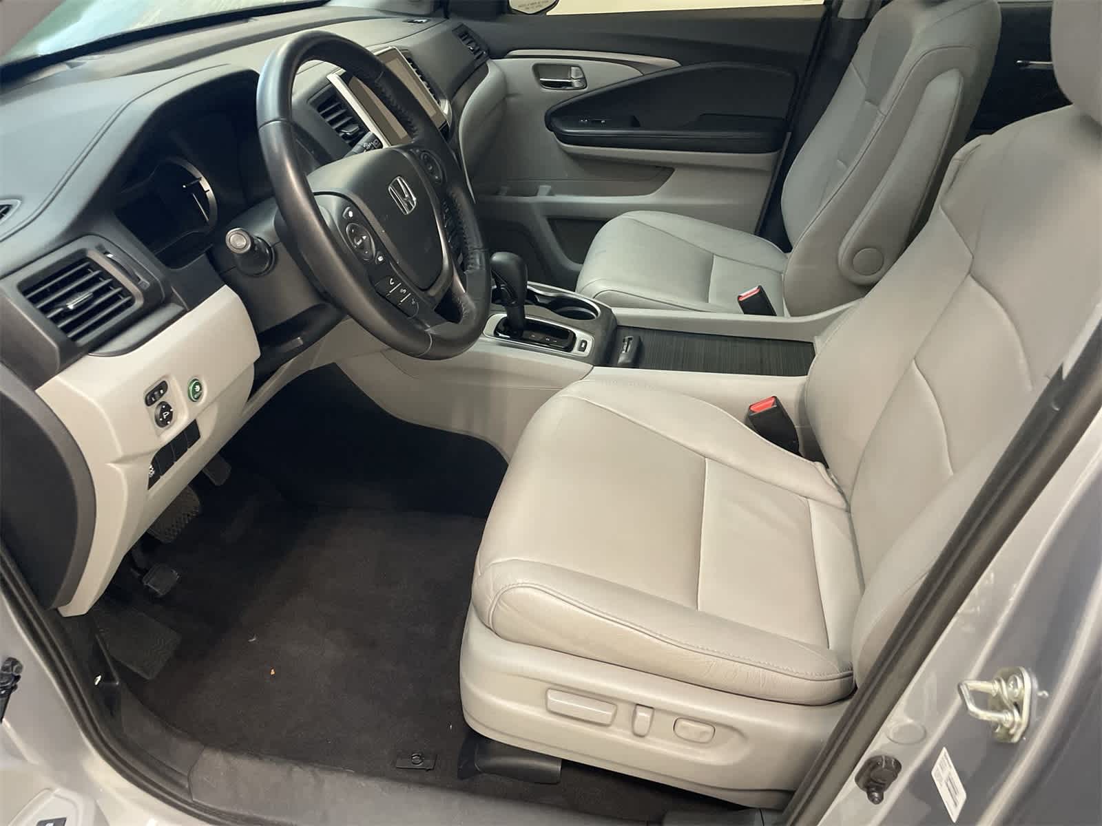 Thumbnail: 2018 Honda Pilot - 17