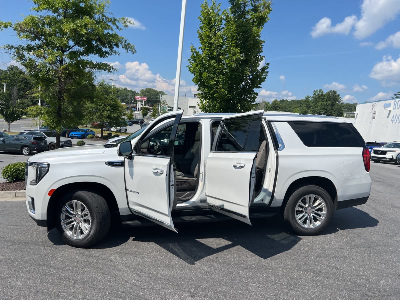 Thumbnail: 2021 GMC Yukon XL - 17