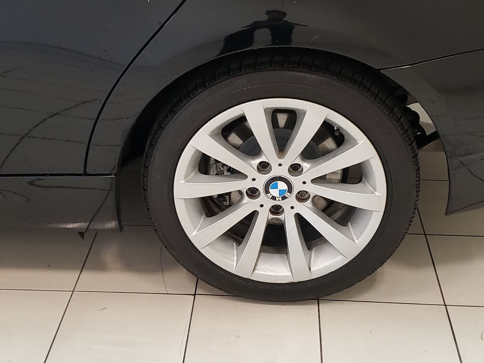 Thumbnail: 2011 BMW 3 Series - 20