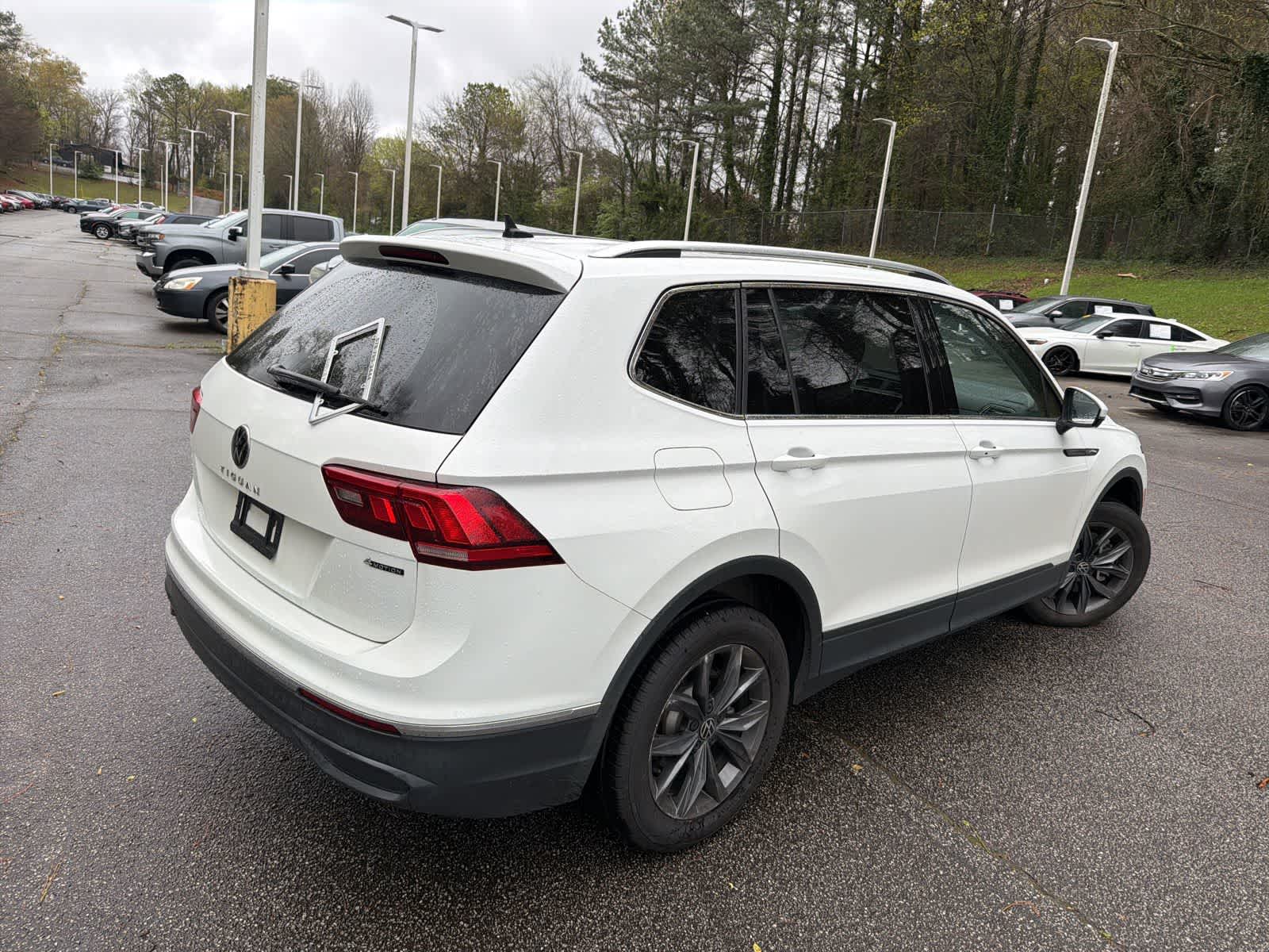 Thumbnail: 2022 Volkswagen Tiguan - 10