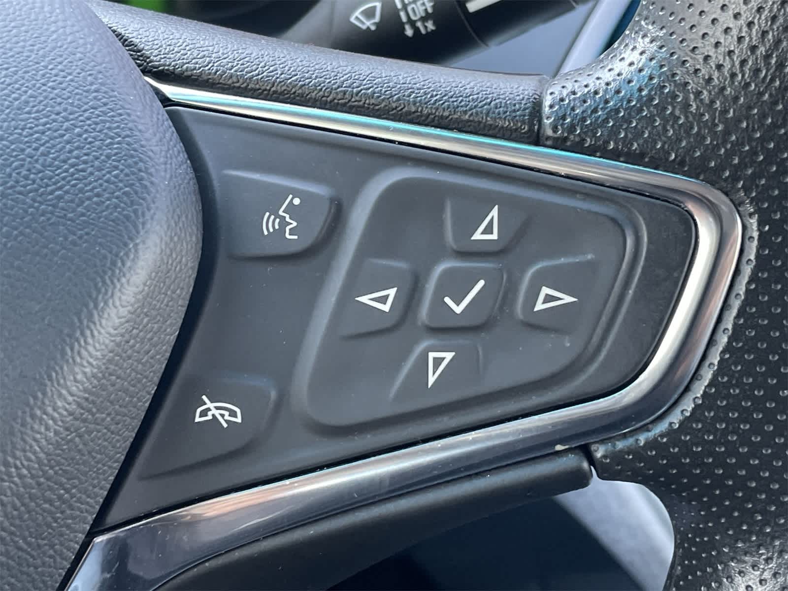 Thumbnail: 2021 Chevrolet Bolt EV - 11