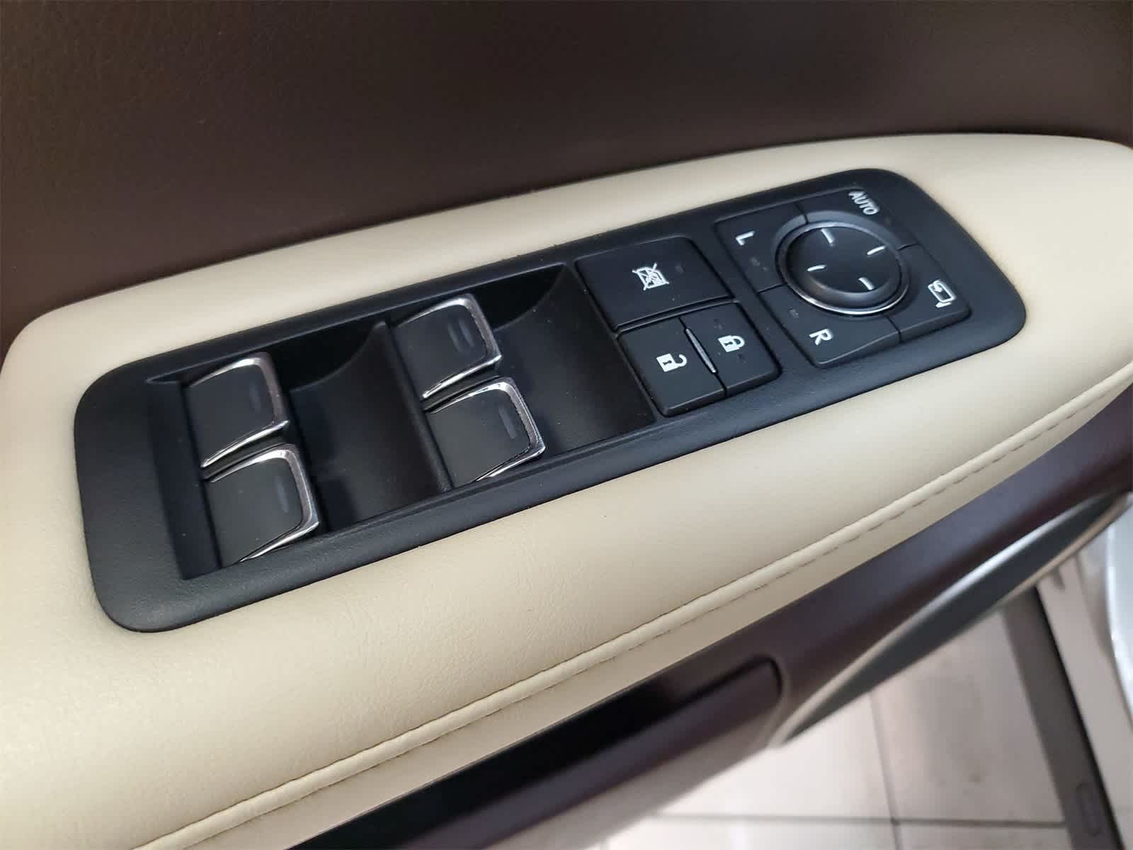 Thumbnail: 2018 Lexus RX - 18