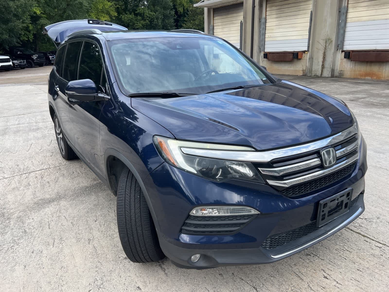 Thumbnail: 2017 Honda Pilot - 13