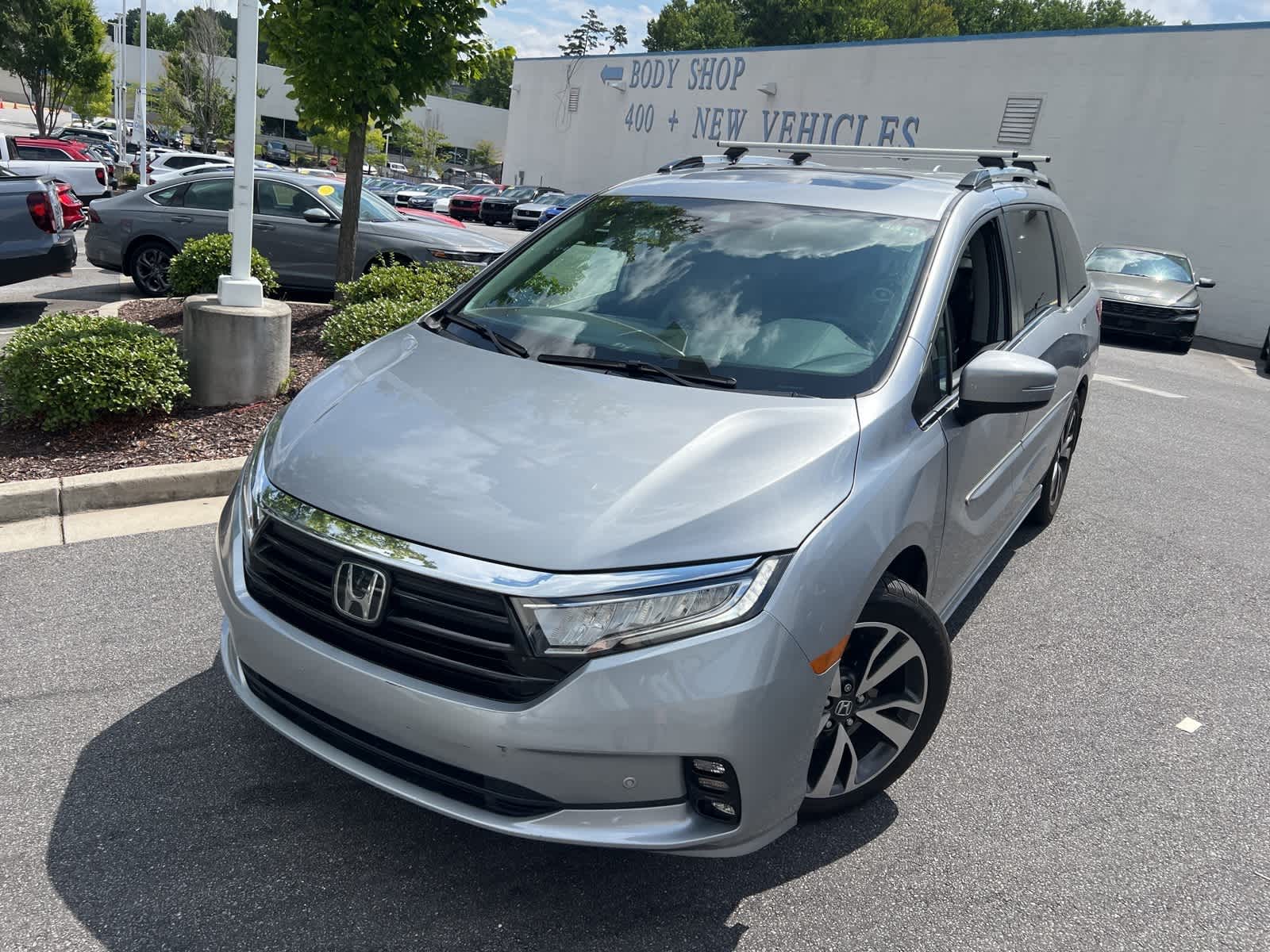 2023 Honda Odyssey Touring photo 3