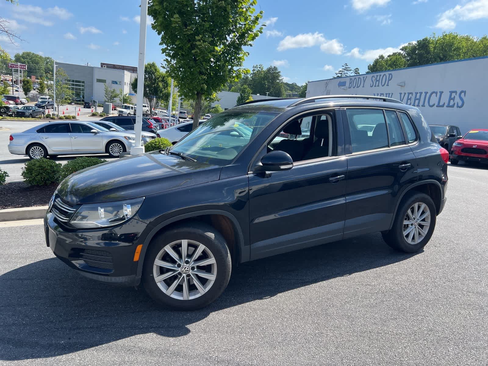 Thumbnail: 2017 Volkswagen Tiguan - 5