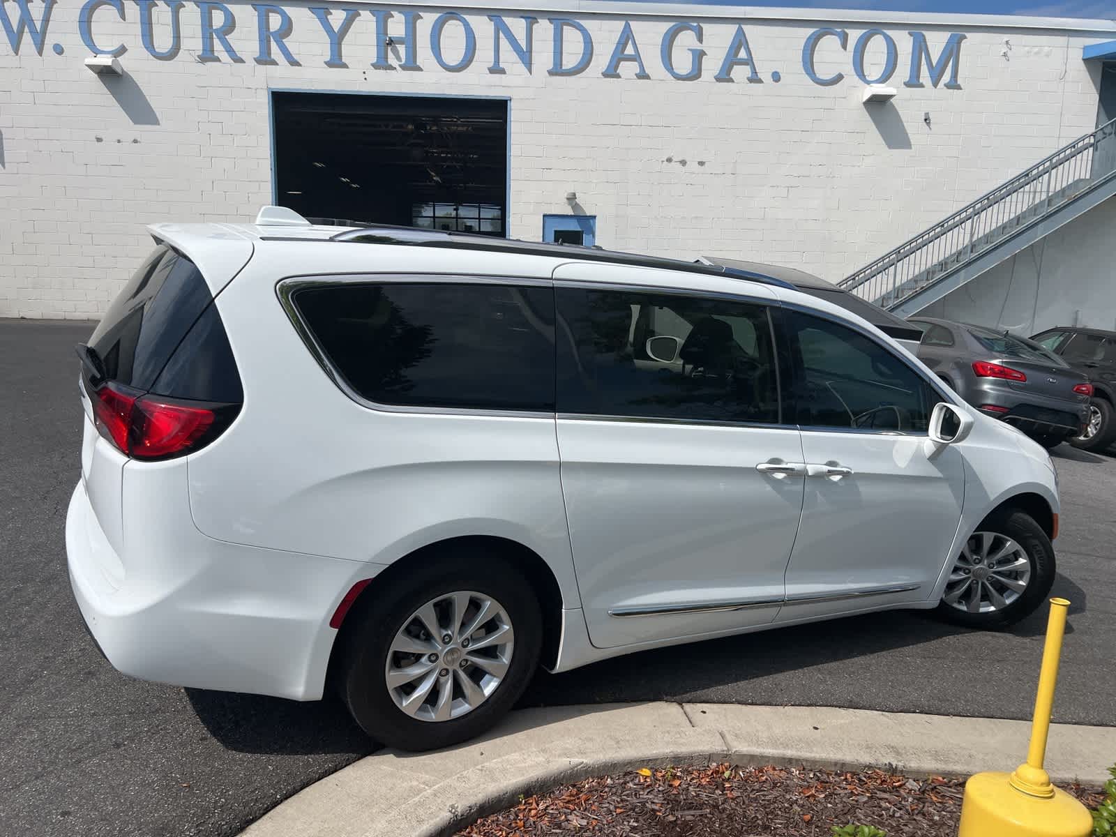 Thumbnail: 2019 Chrysler Pacifica - 10