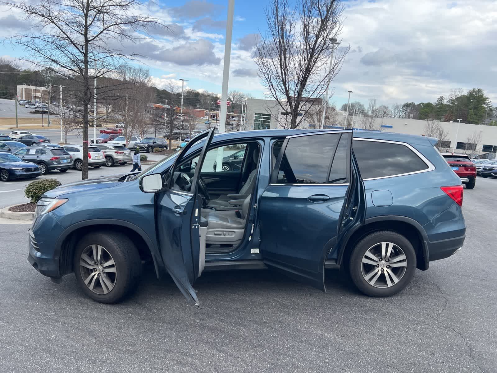 Thumbnail: 2016 Honda Pilot - 17