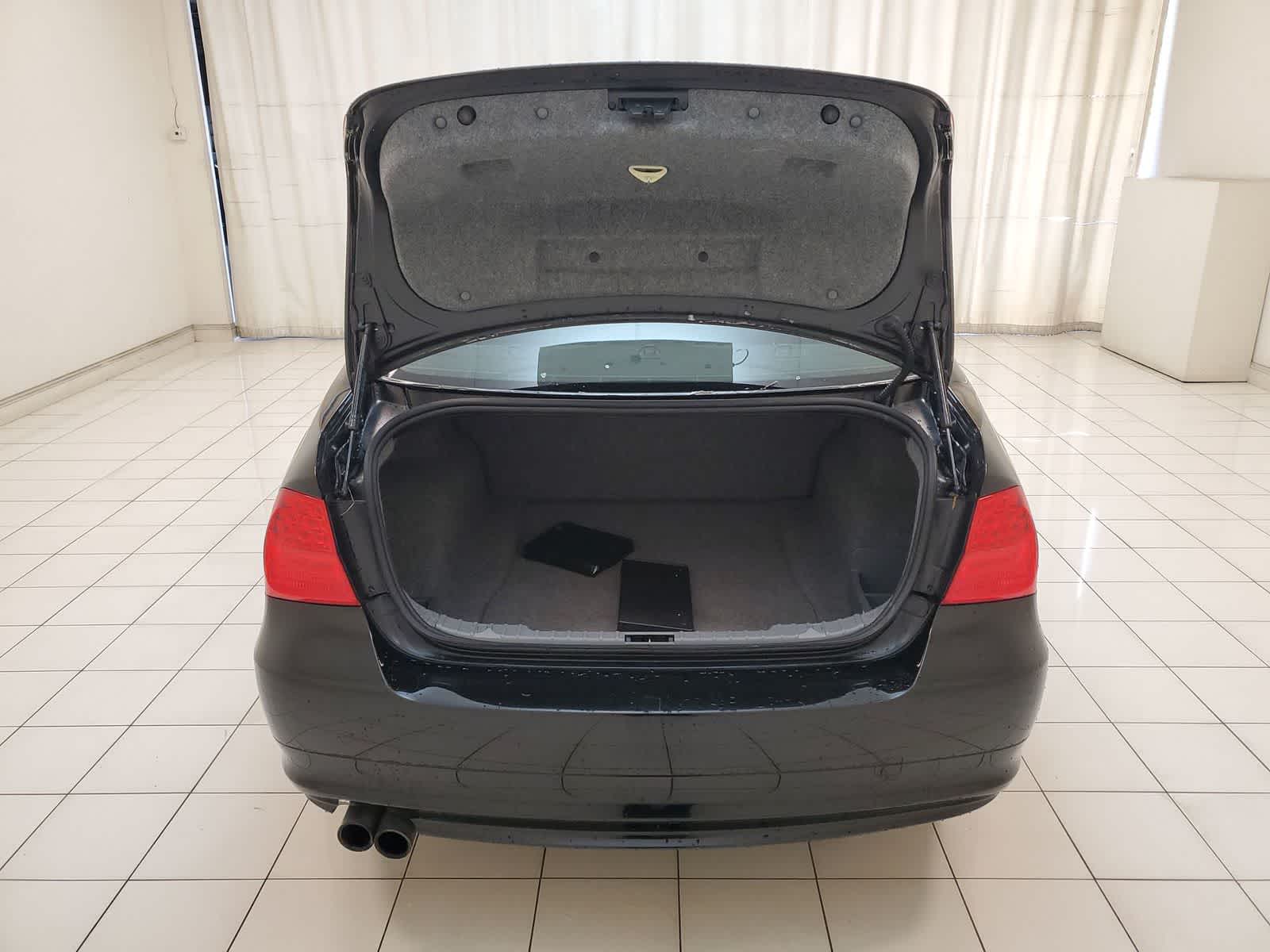 Thumbnail: 2011 BMW 3 Series - 19