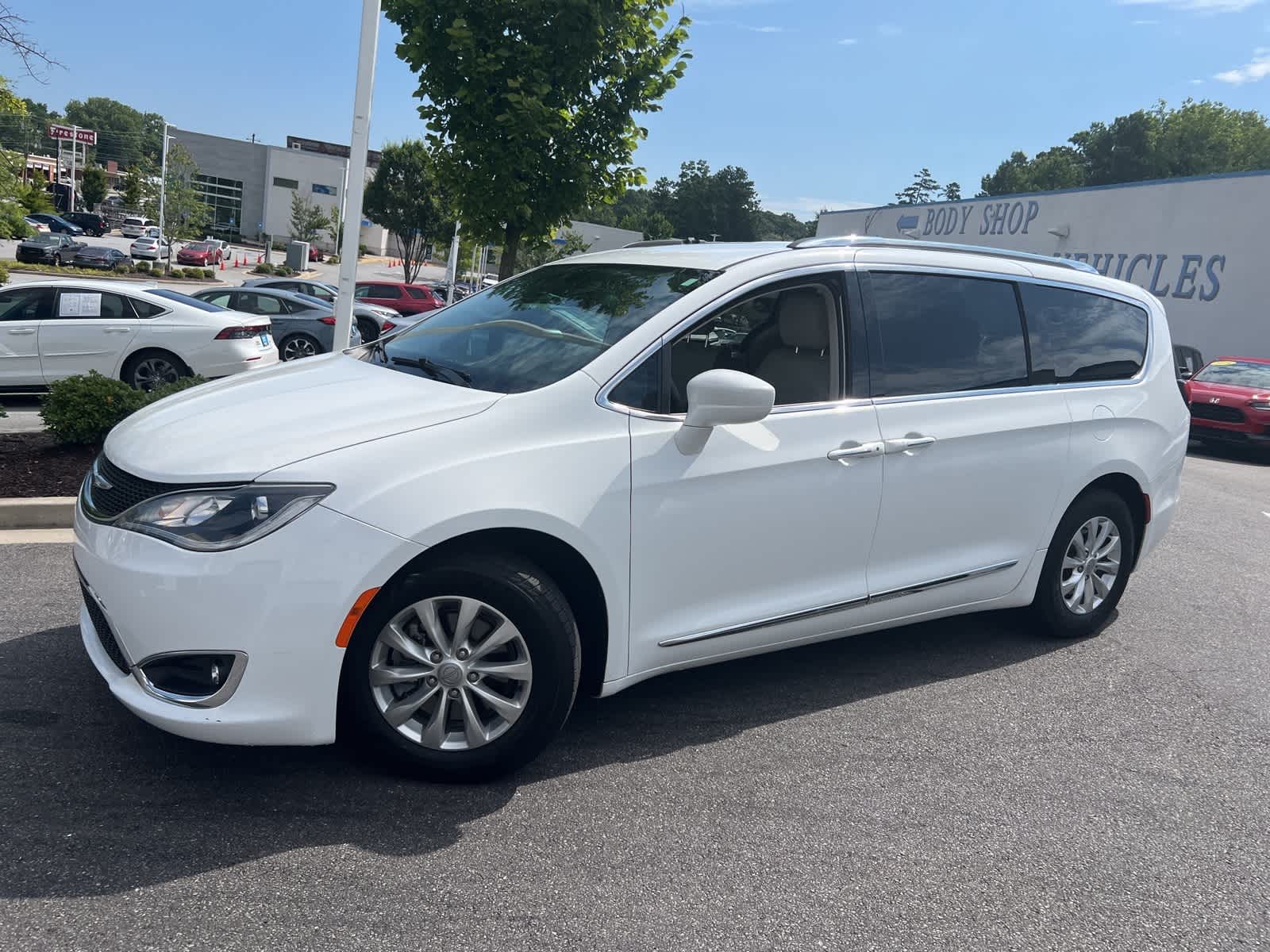 Thumbnail: 2019 Chrysler Pacifica - 4