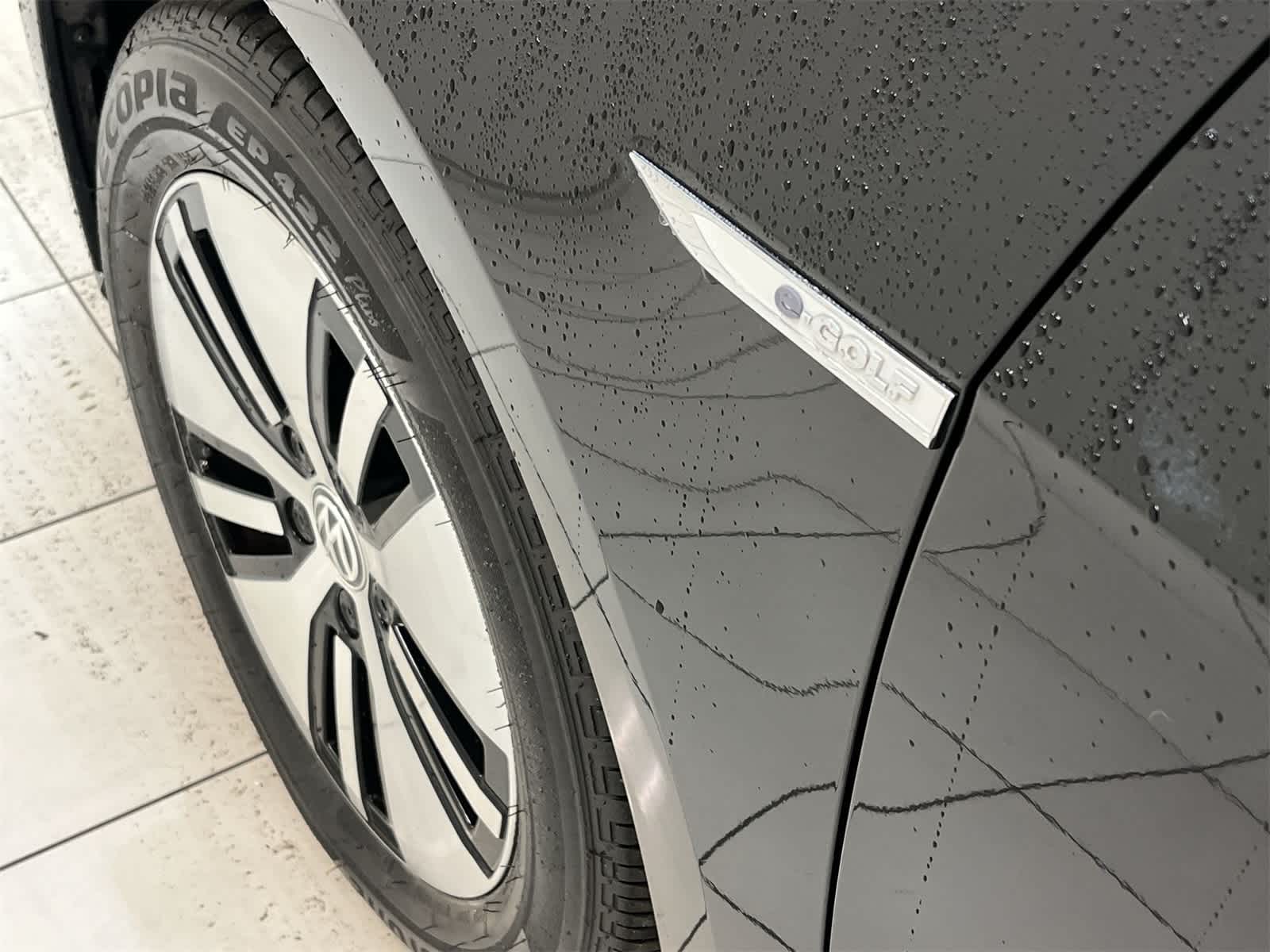 Thumbnail: 2016 Volkswagen e-Golf - 28