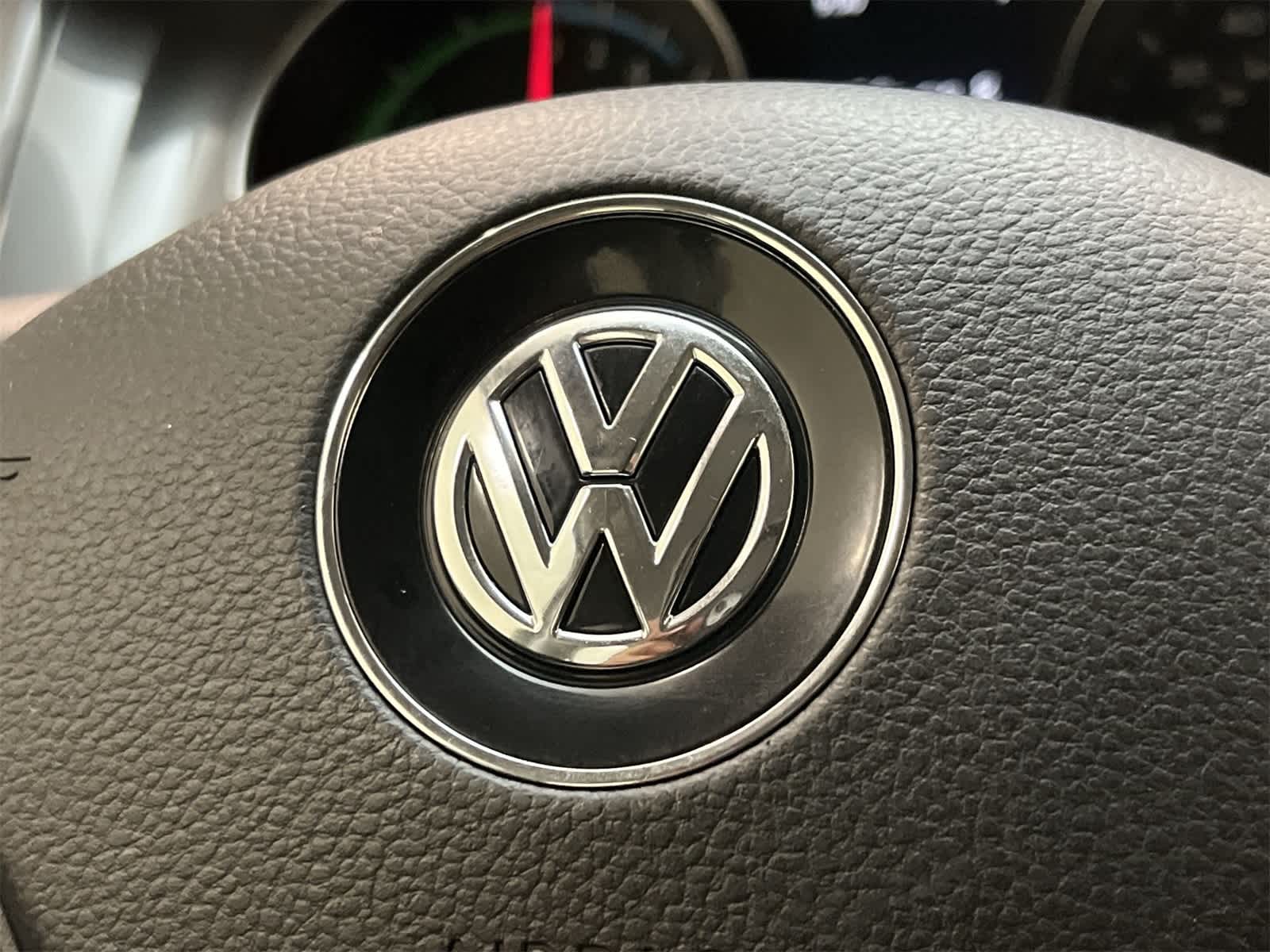 Thumbnail: 2016 Volkswagen e-Golf - 35