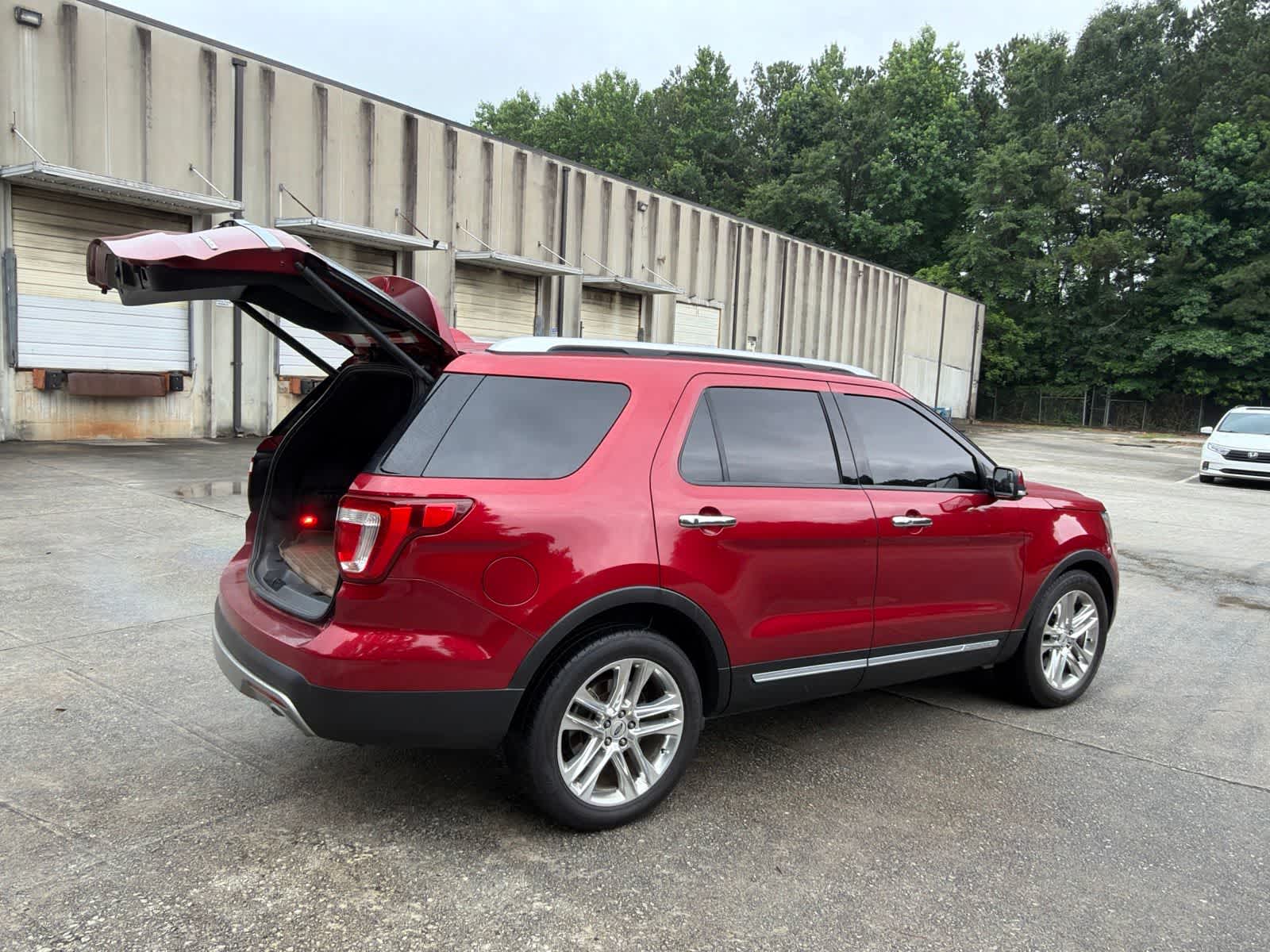 Thumbnail: 2016 Ford Explorer - 12