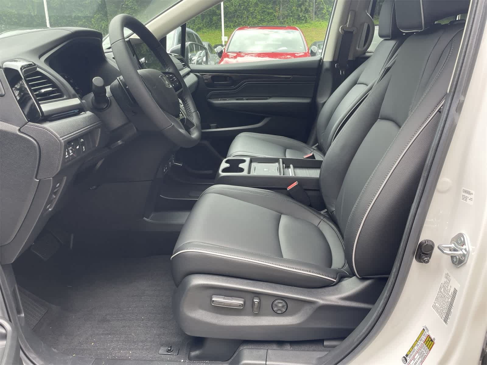 2025 Honda Odyssey Touring 12