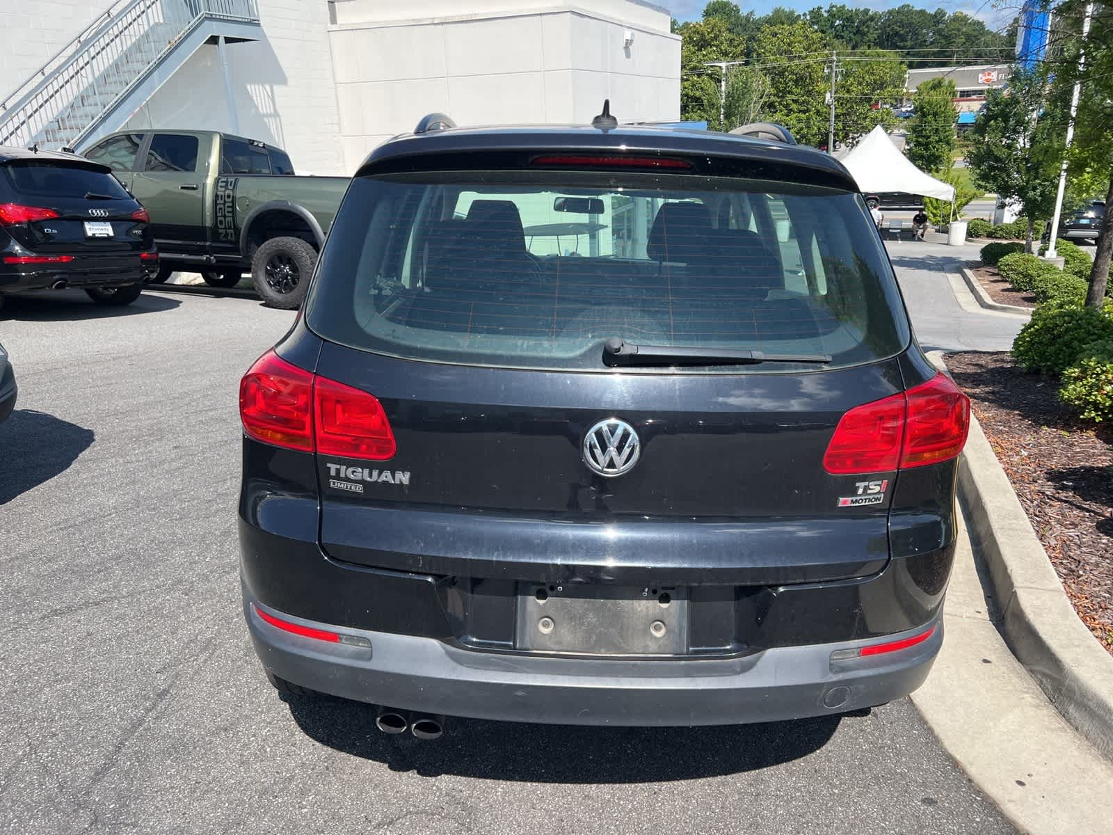 Thumbnail: 2017 Volkswagen Tiguan - 9