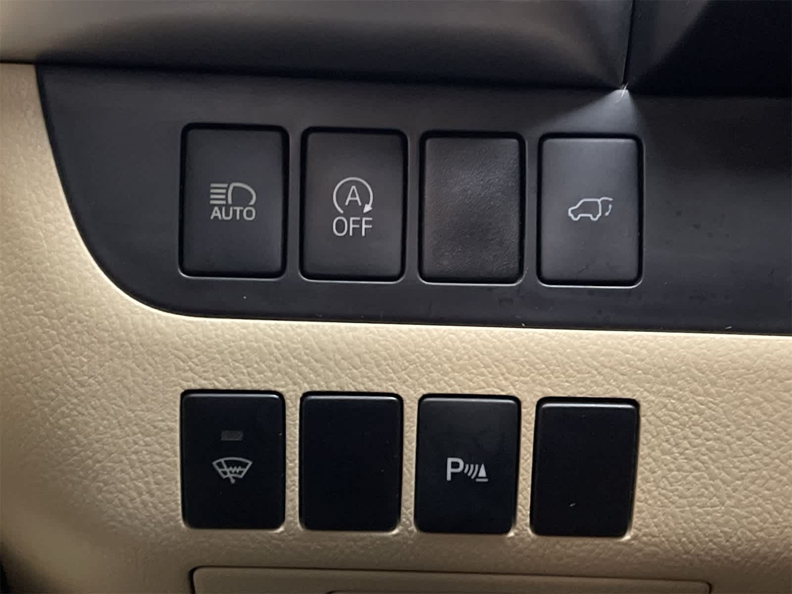 Thumbnail: 2017 Toyota Highlander - 32