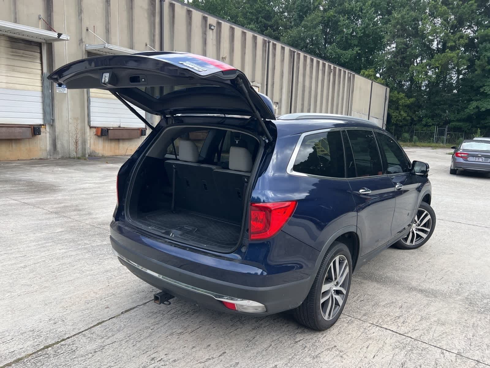 Thumbnail: 2017 Honda Pilot - 10