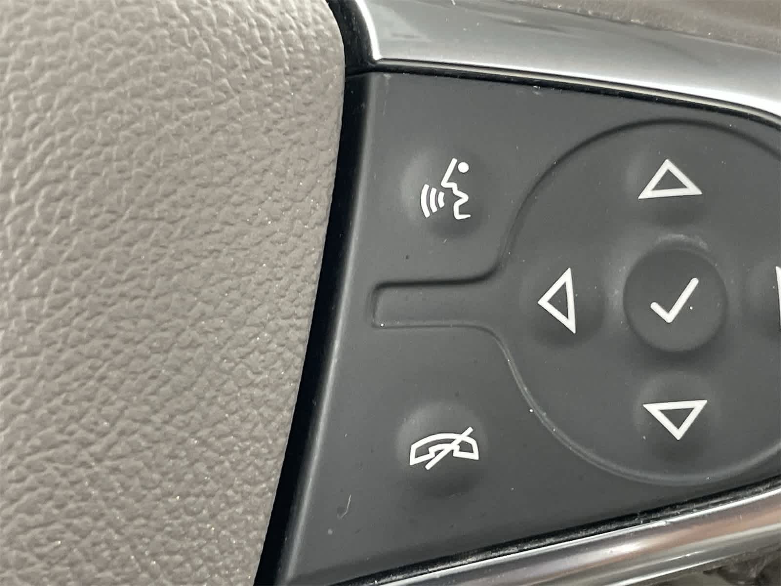 Thumbnail: 2020 Chevrolet Traverse - 34