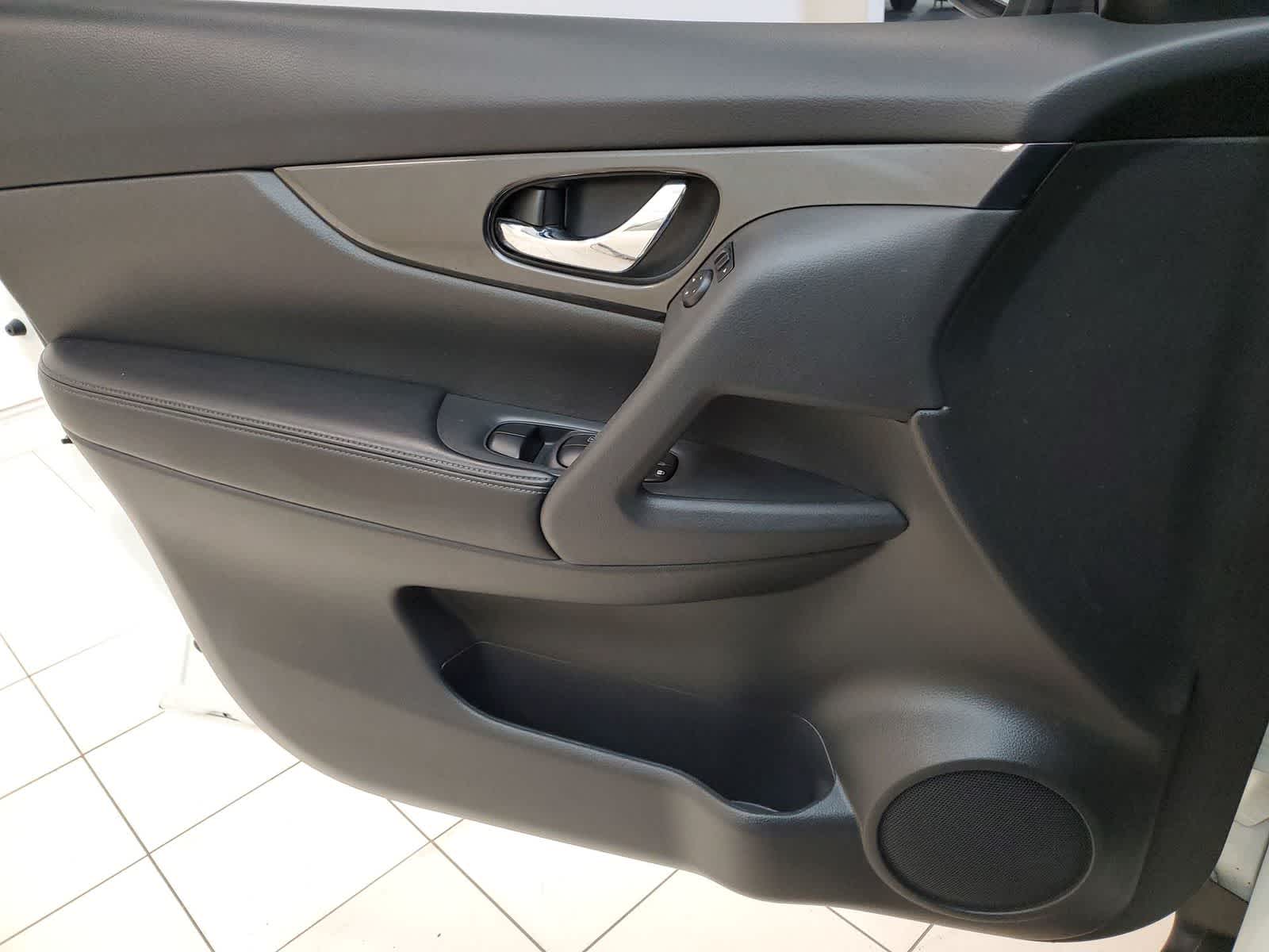 Thumbnail: 2018 Nissan Rogue - 13