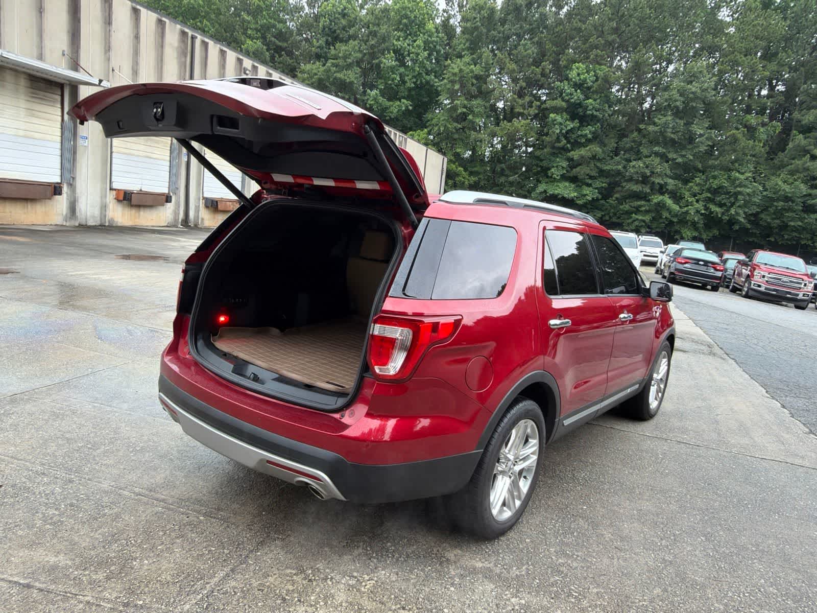 Thumbnail: 2016 Ford Explorer - 11