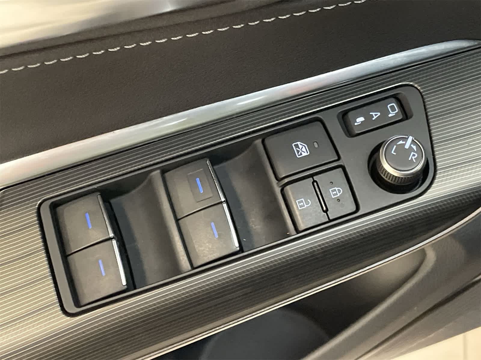 Thumbnail: 2021 Toyota Venza - 17