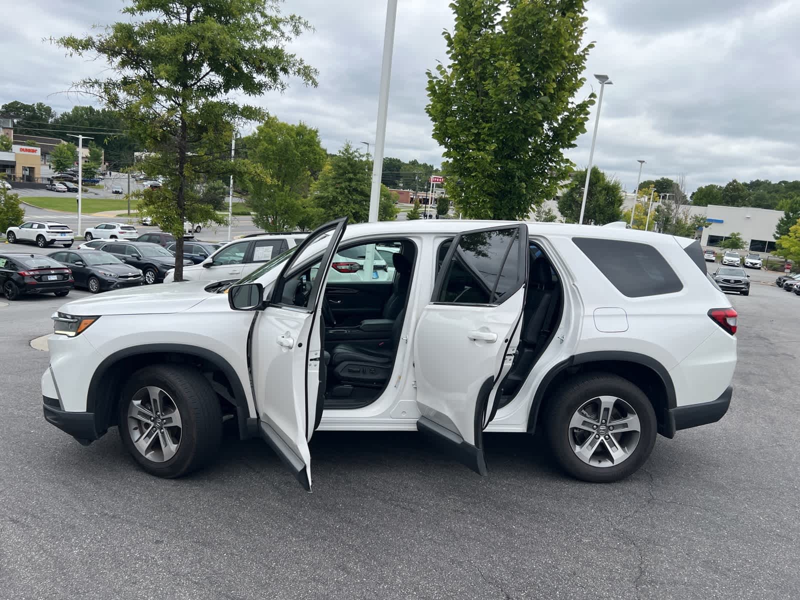 Thumbnail: 2023 Honda Pilot - 17