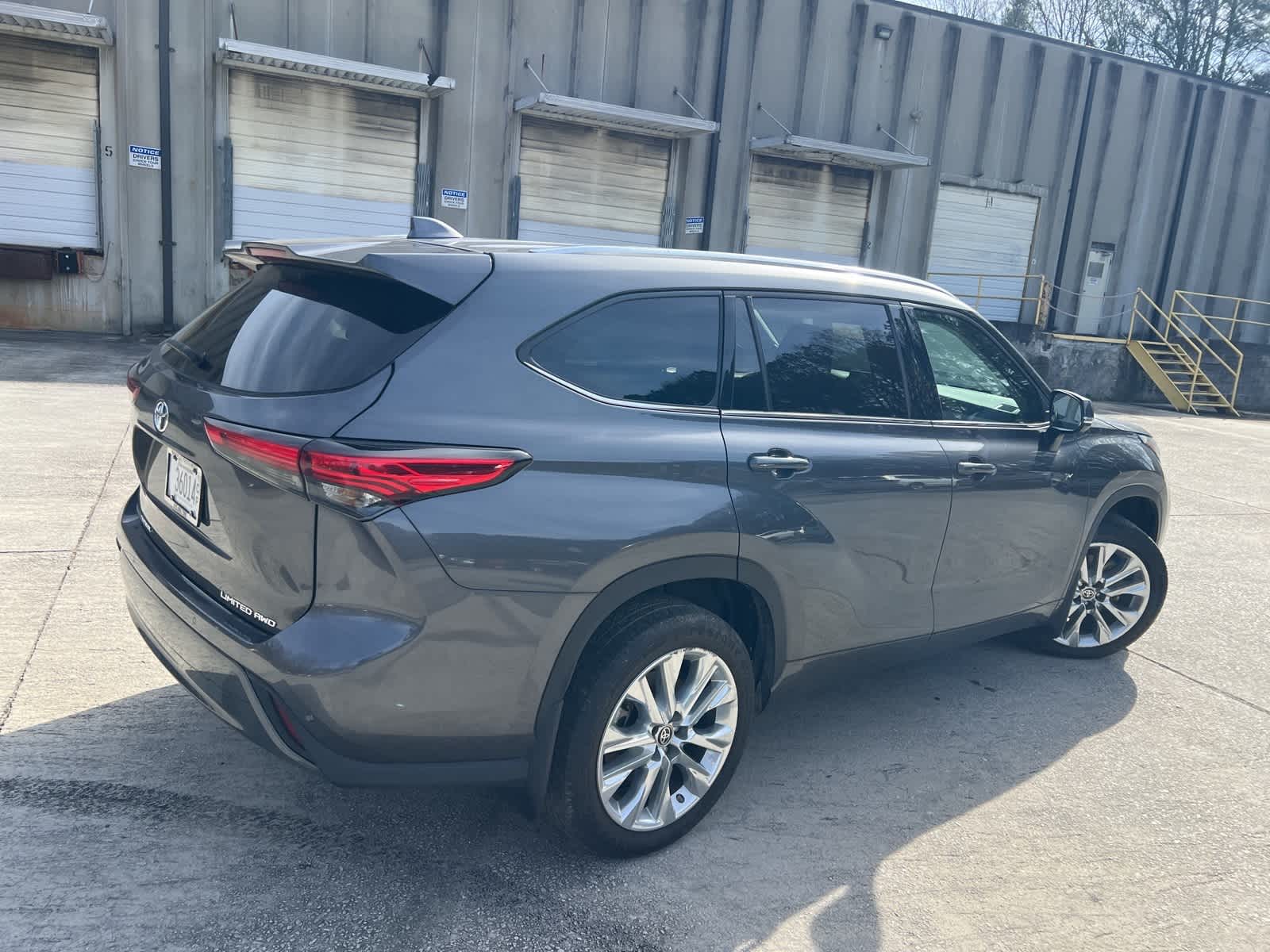 Thumbnail: 2022 Toyota Highlander - 10