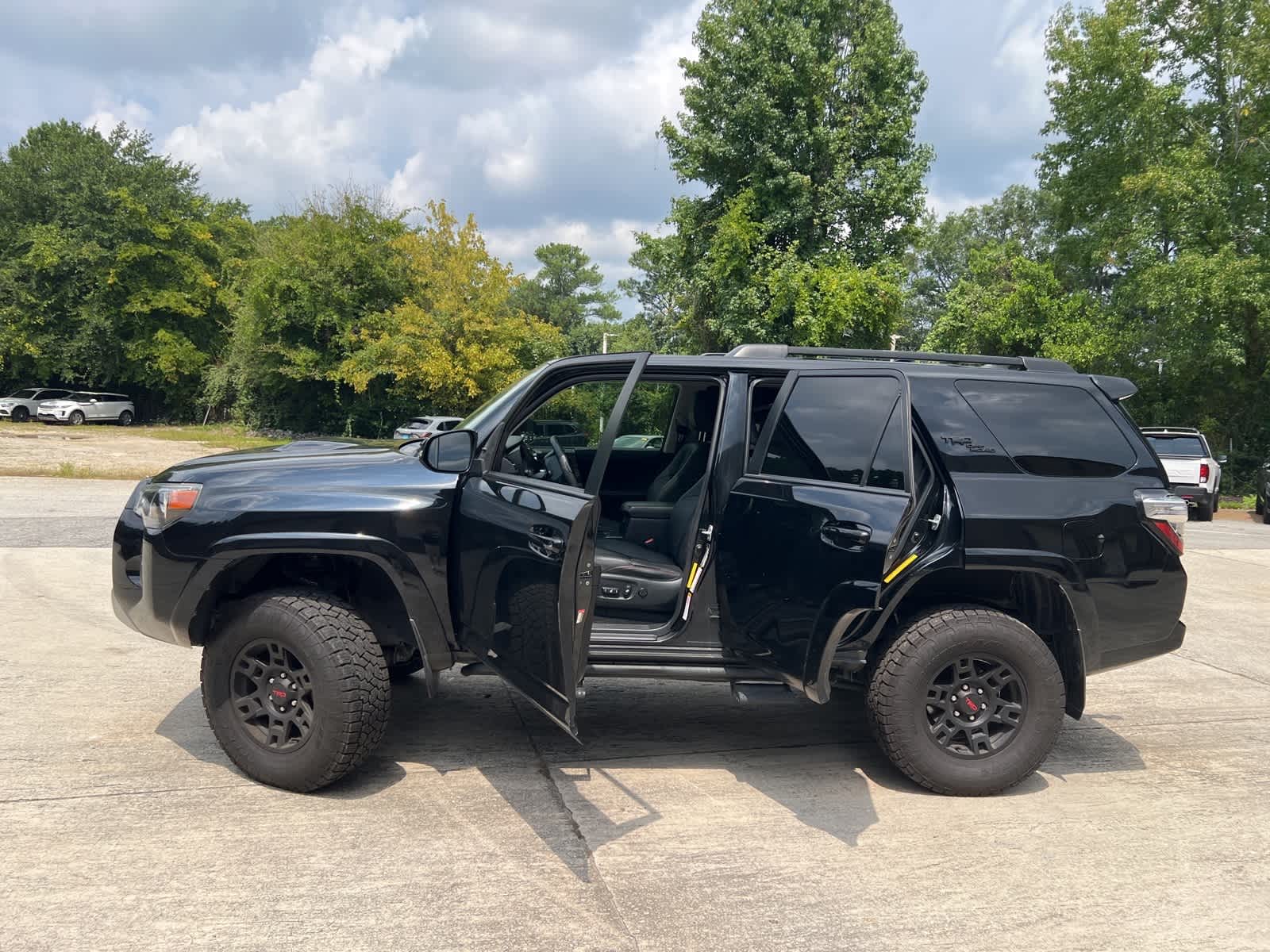 Thumbnail: 2019 Toyota 4Runner - 17