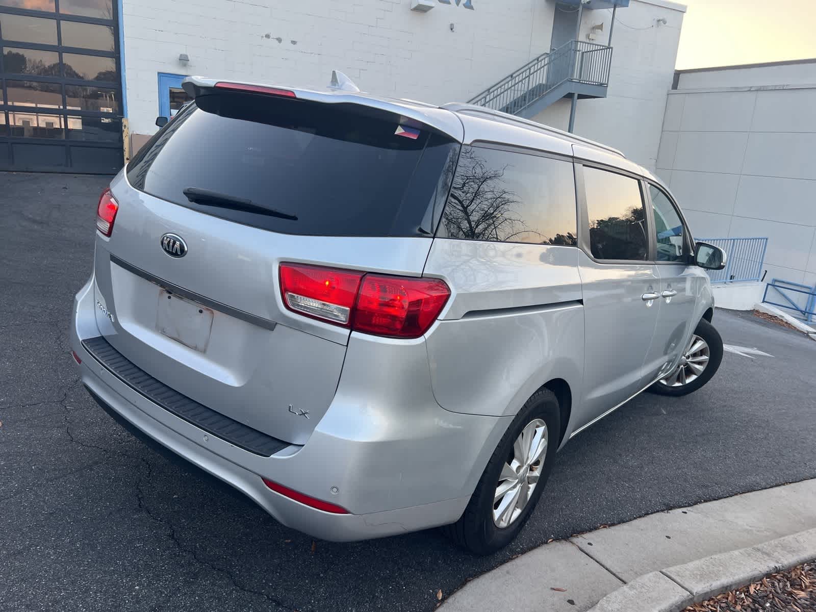 Thumbnail: 2016 Kia Sedona - 10