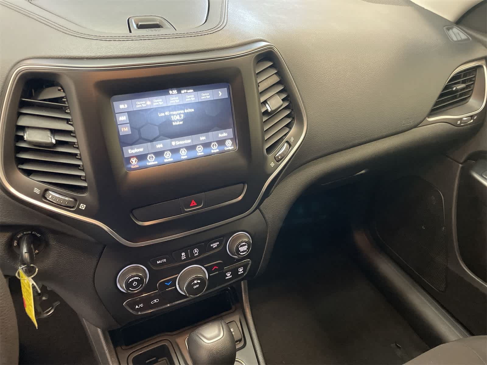 Thumbnail: 2020 Jeep Cherokee - 26