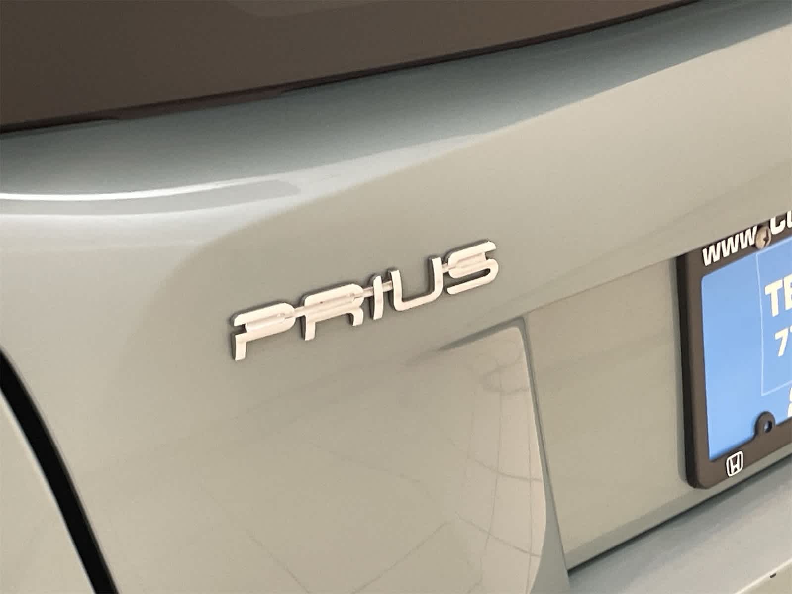 Thumbnail: 2016 Toyota Prius - 18