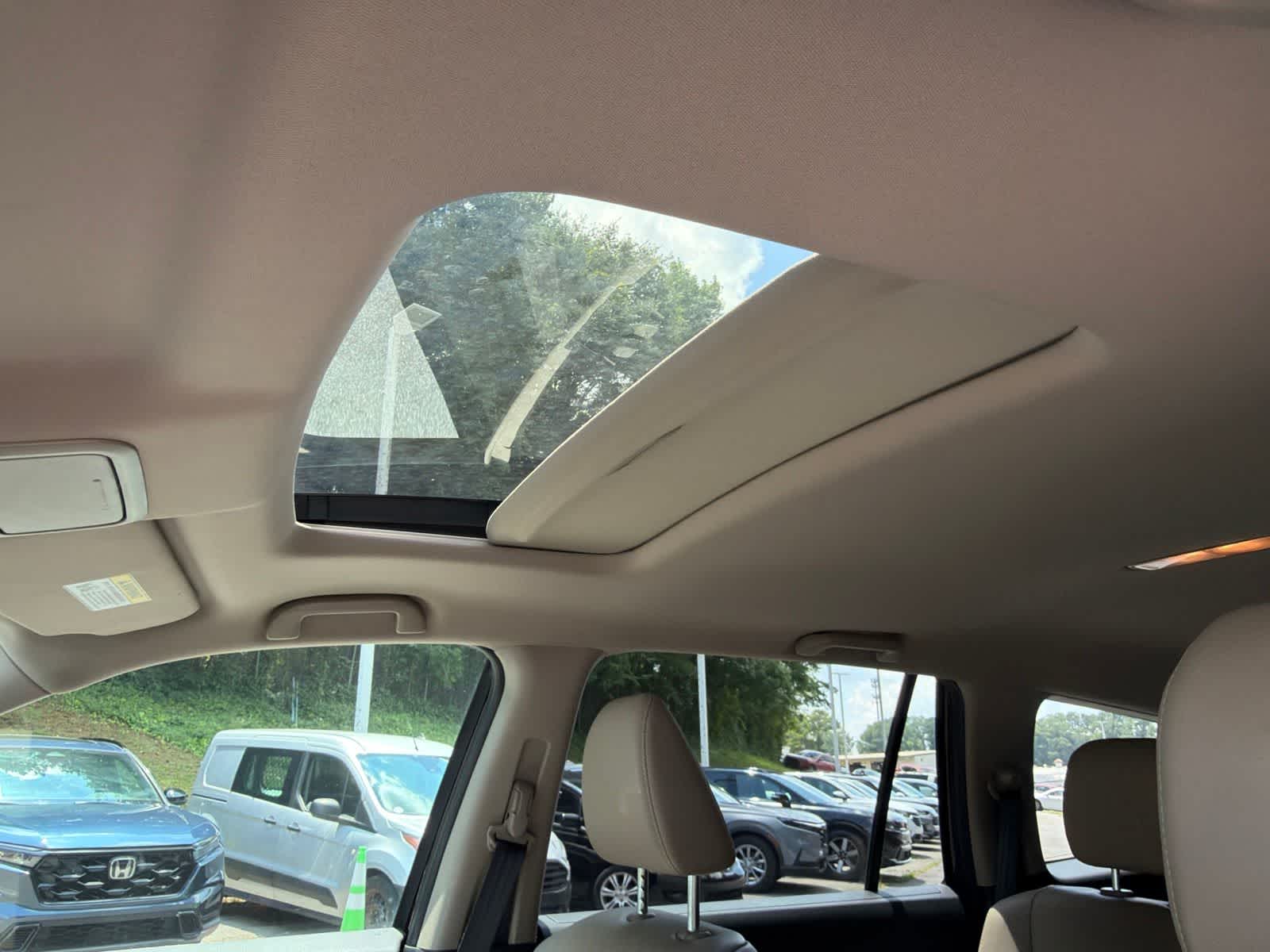 Thumbnail: 2016 Honda Pilot - 23