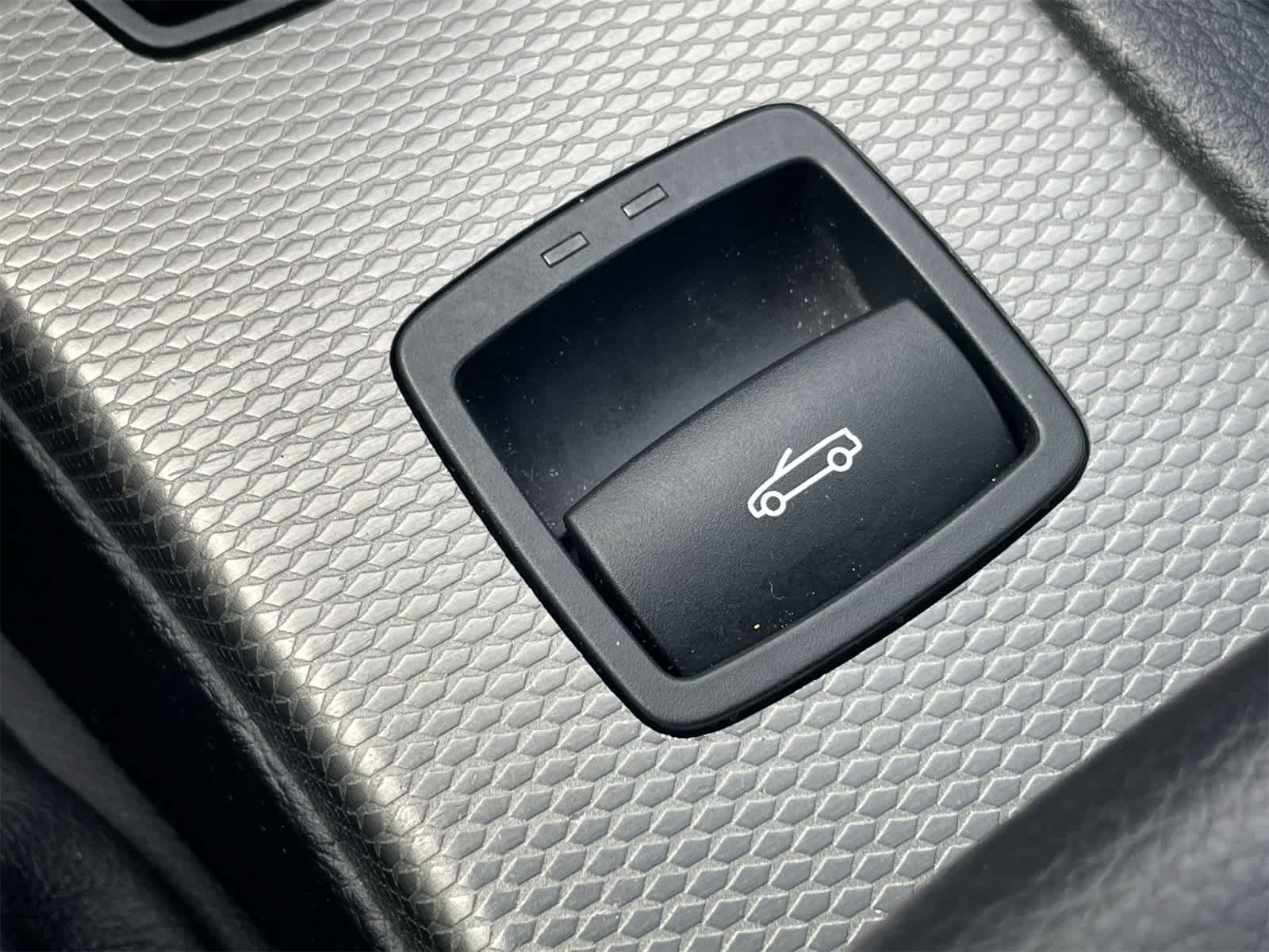 Thumbnail: 2013 BMW 3 Series - 30