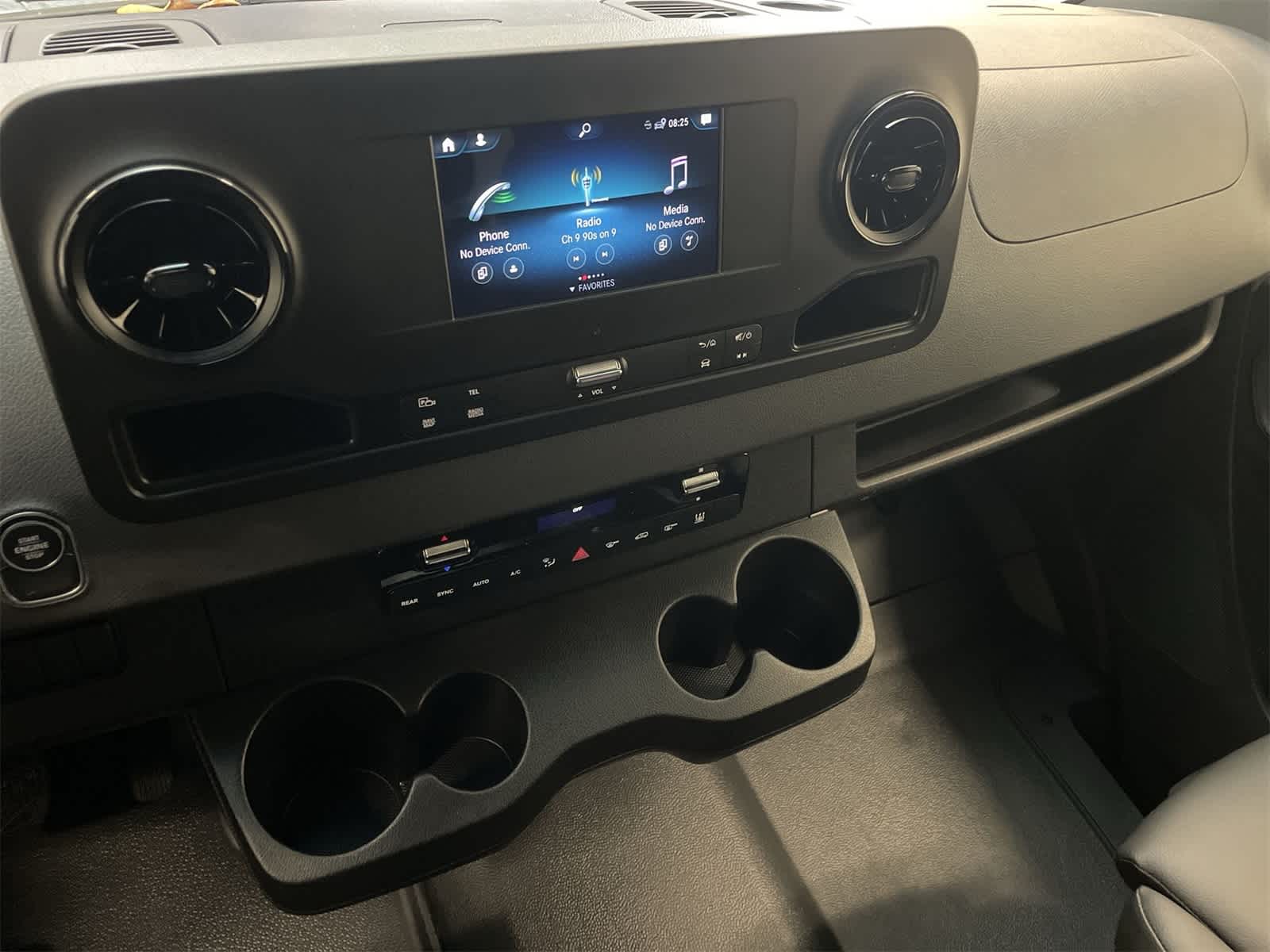 Thumbnail: 2024 Mercedes-Benz Sprinter - 27