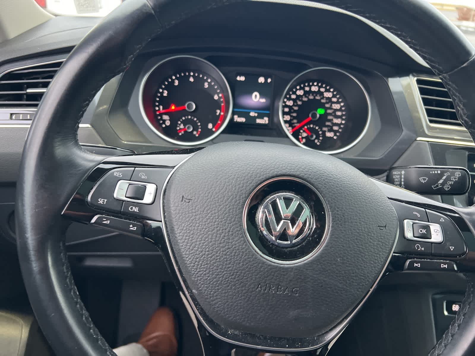 Thumbnail: 2018 Volkswagen Tiguan - 21