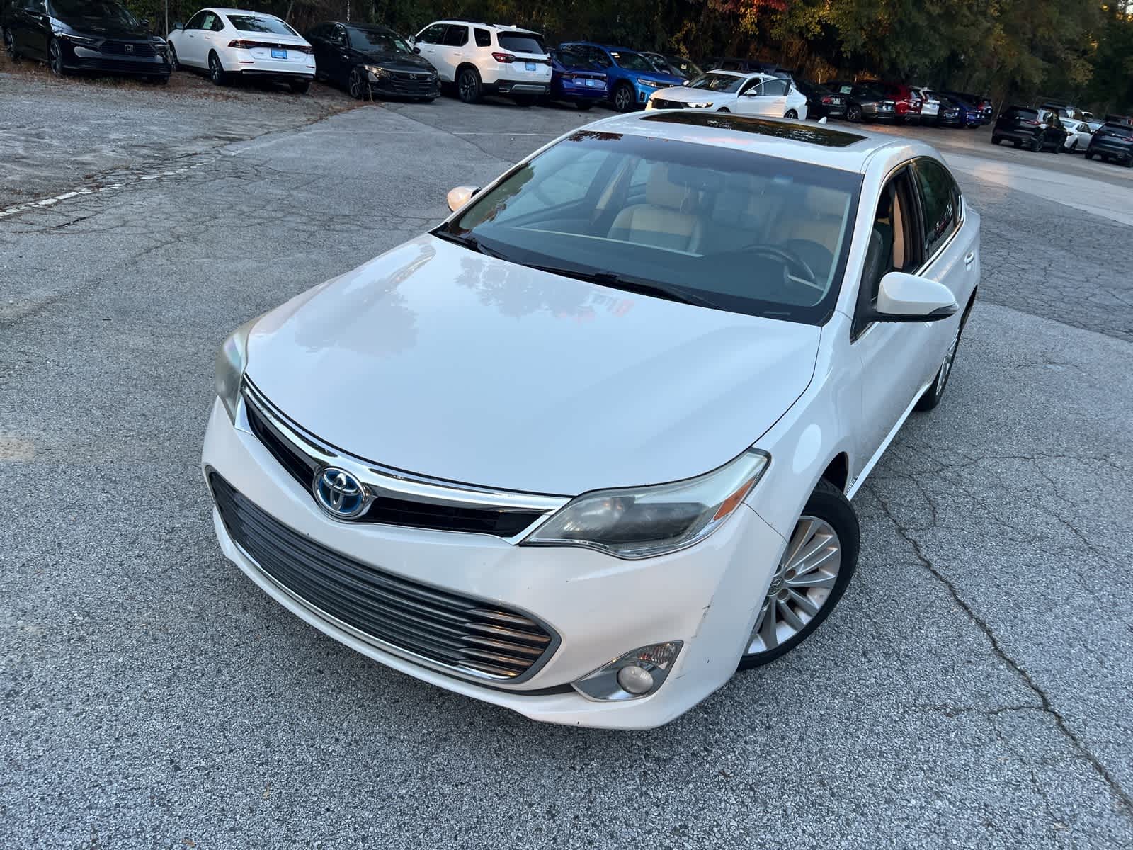 2014 Toyota Avalon Hybrid Limited photo 3