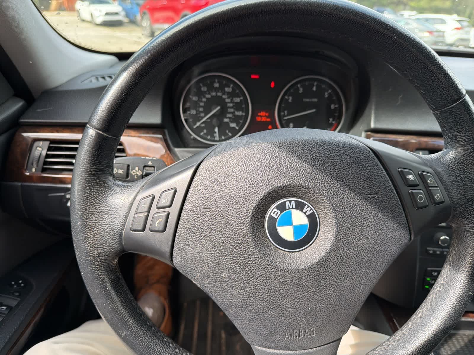 Thumbnail: 2011 BMW 3 Series - 21