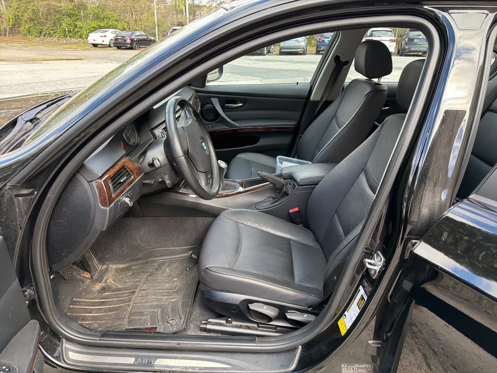 Thumbnail: 2011 BMW 3 Series - 16