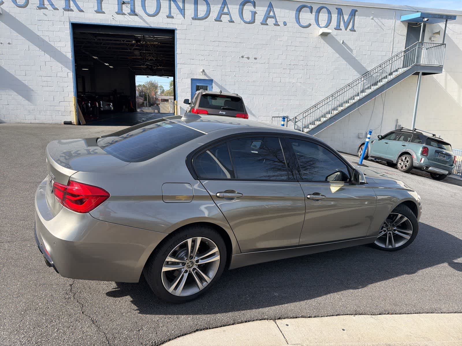 Thumbnail: 2016 BMW 3 Series - 11