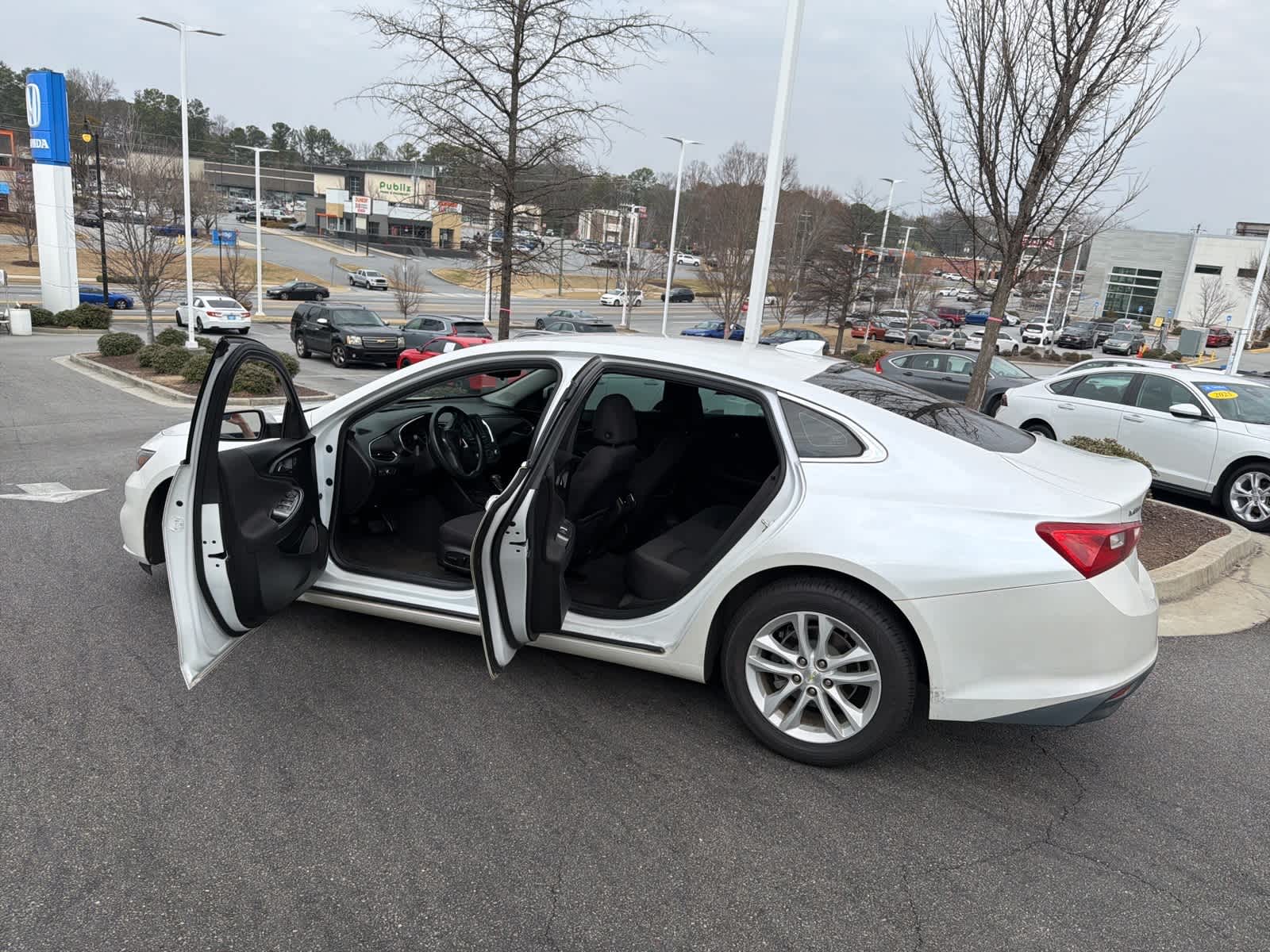 Thumbnail: 2016 Chevrolet Malibu - 18