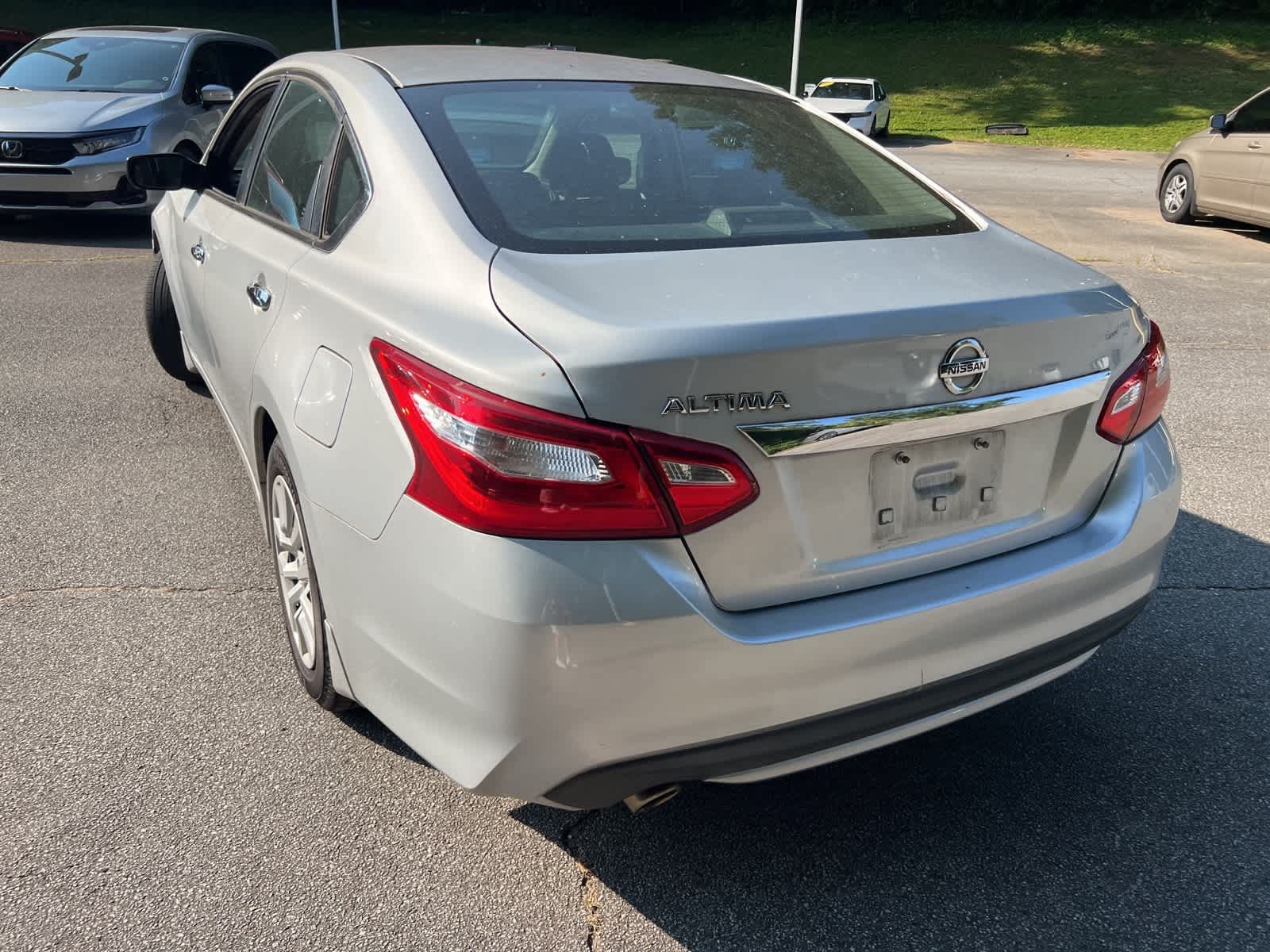 Thumbnail: 2017 Nissan Altima - 9