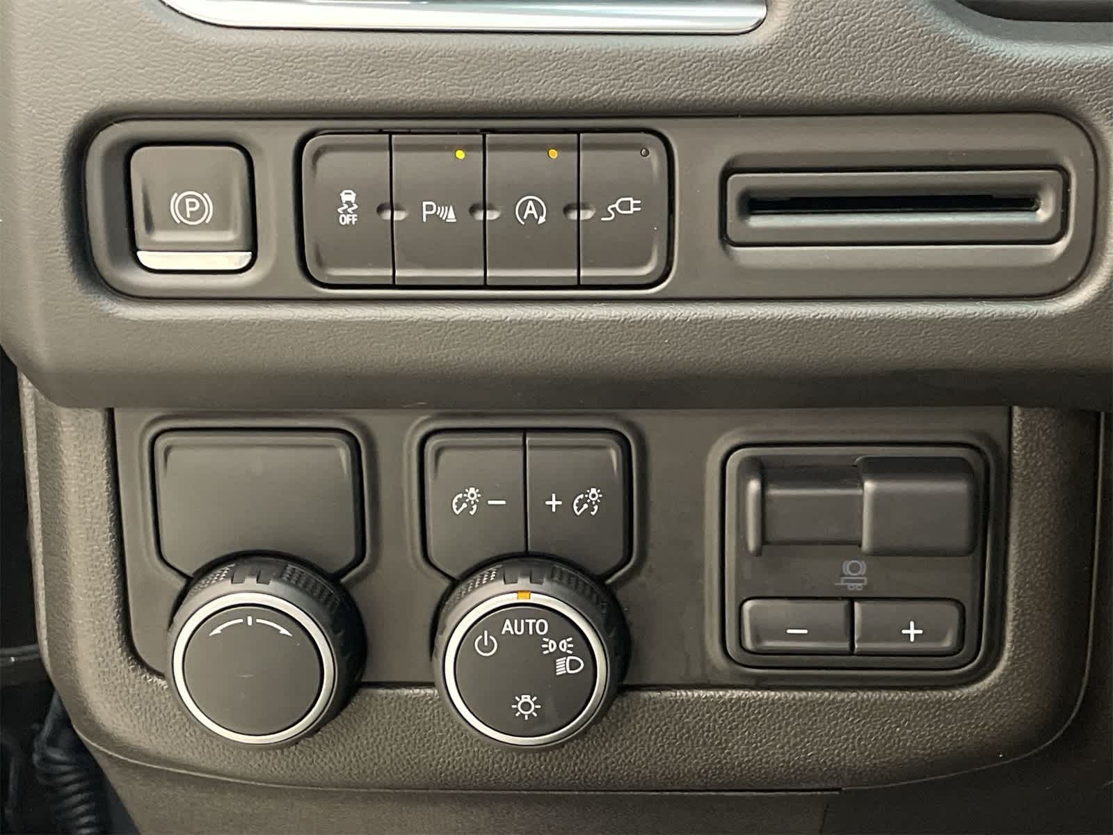 Thumbnail: 2021 Chevrolet Tahoe - 32