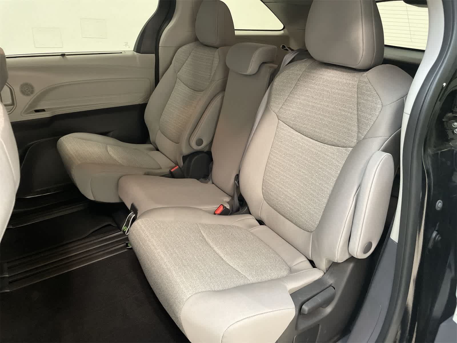 Thumbnail: 2023 Toyota Sienna - 18