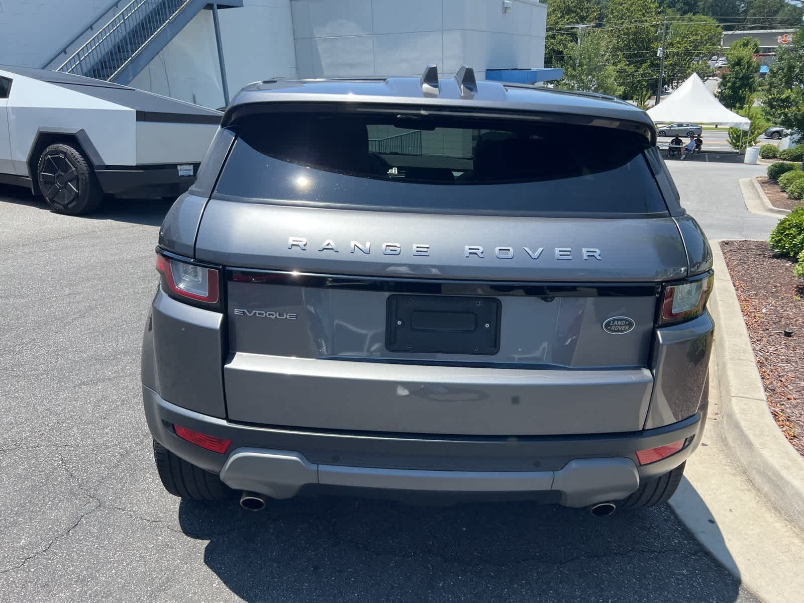 Thumbnail: 2017 Land Rover Range Rover Evoque - 10