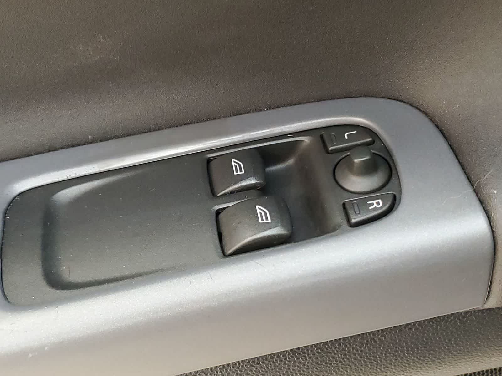 Thumbnail: 2012 Volvo C30 - 13