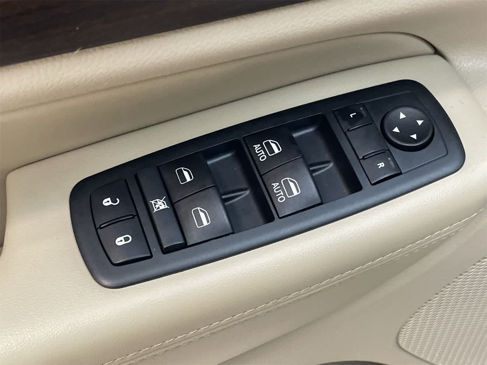 Thumbnail: 2014 Jeep Grand Cherokee - 14