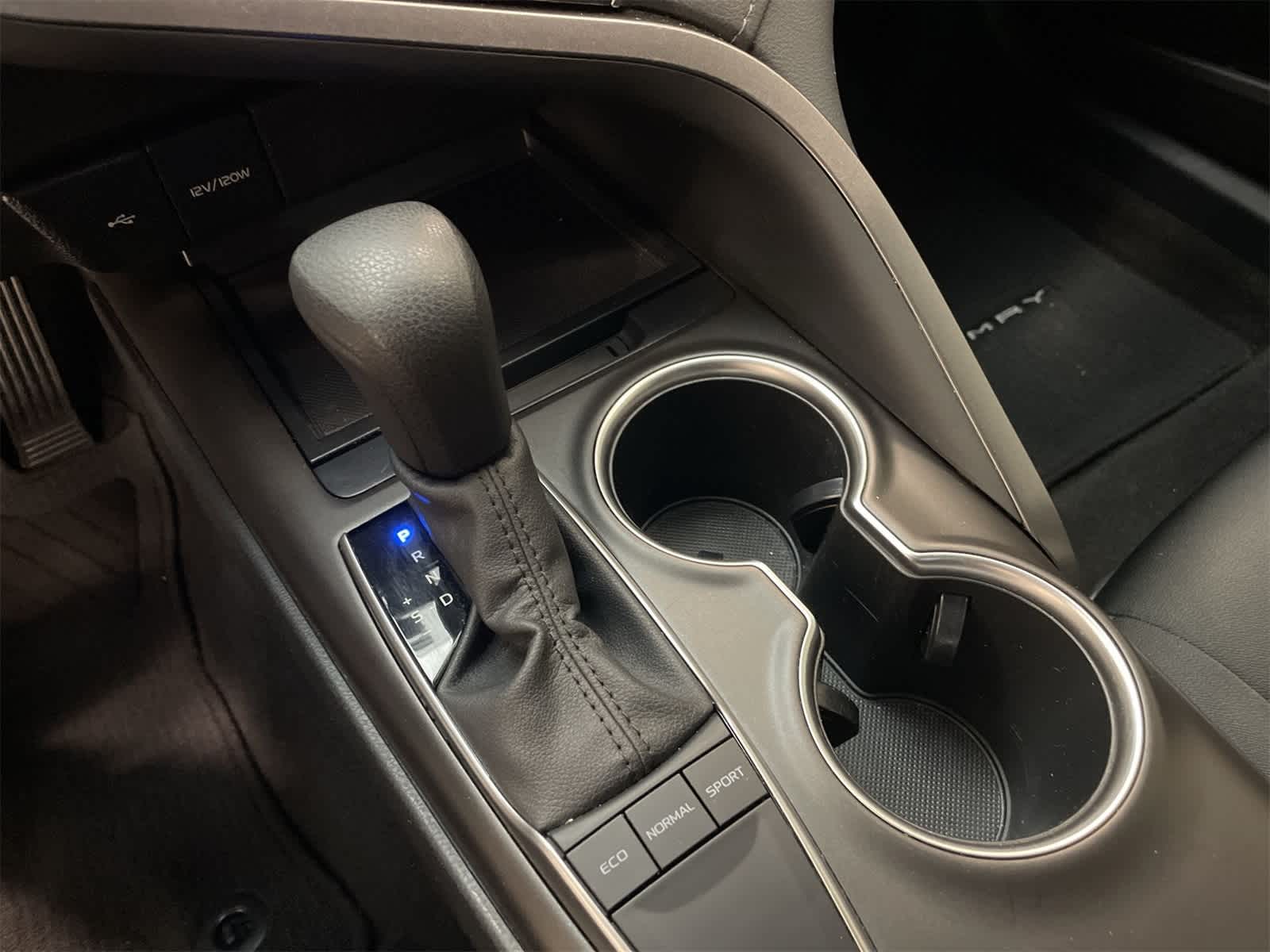 Thumbnail: 2022 Toyota Camry - 7