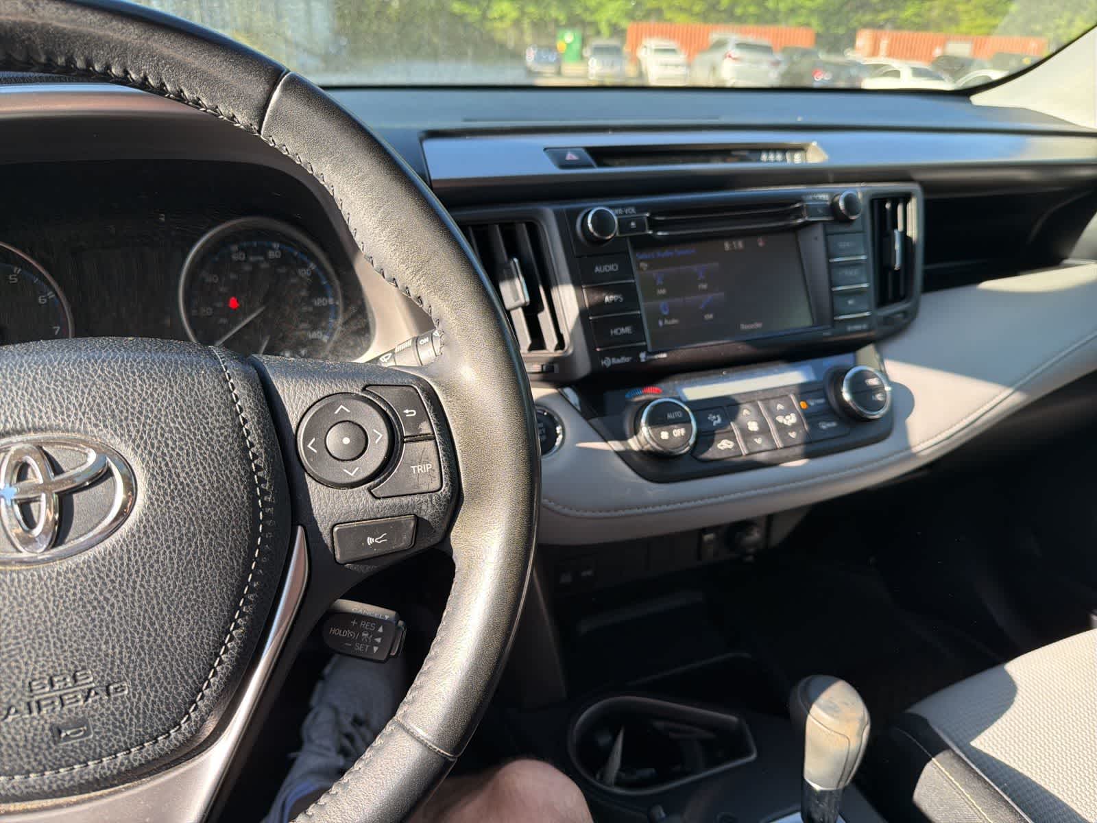 Thumbnail: 2018 Toyota RAV4 - 20