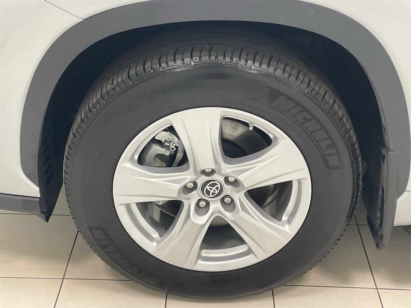 Thumbnail: 2023 Toyota Highlander - 22